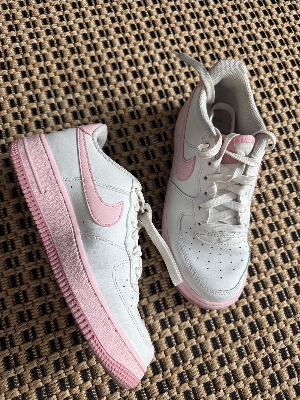 Nike Kids White & Pink Low-Top Airforce 1 Sneakers 4Y